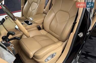 Внедорожник / Кроссовер Porsche Cayenne 2012 в 