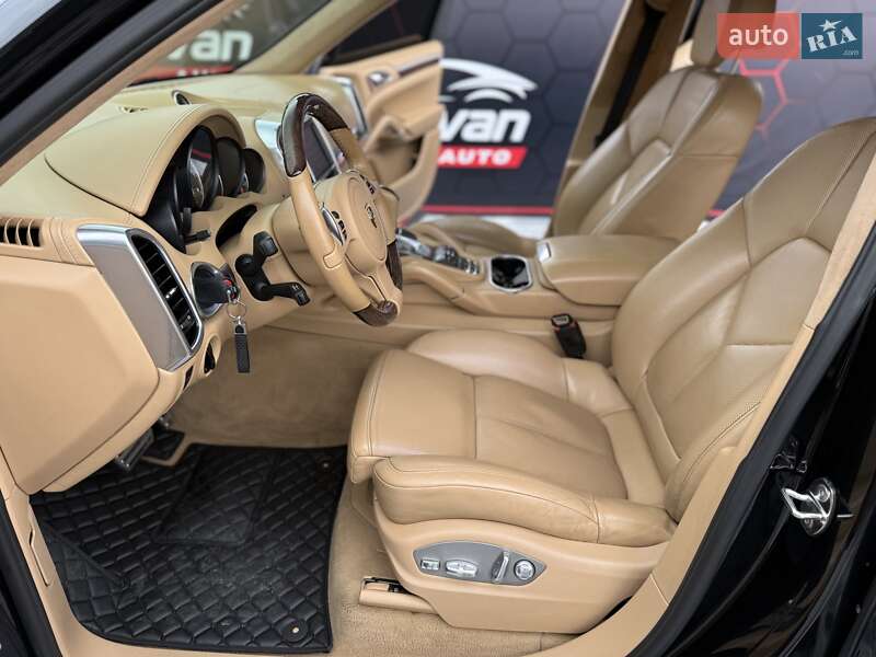 Внедорожник / Кроссовер Porsche Cayenne 2012 в Днепре