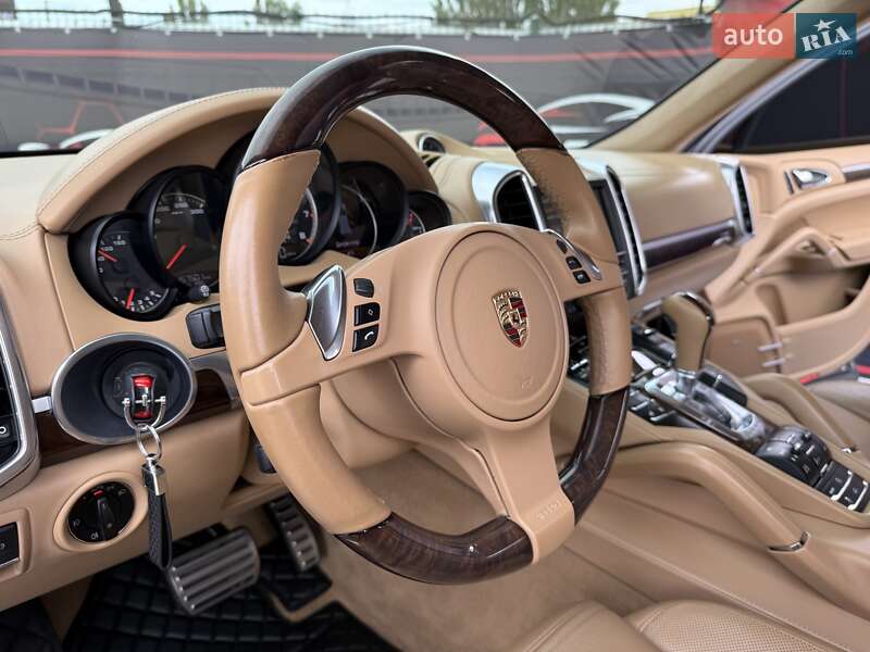 Внедорожник / Кроссовер Porsche Cayenne 2012 в Днепре