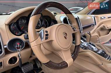 Внедорожник / Кроссовер Porsche Cayenne 2012 в 