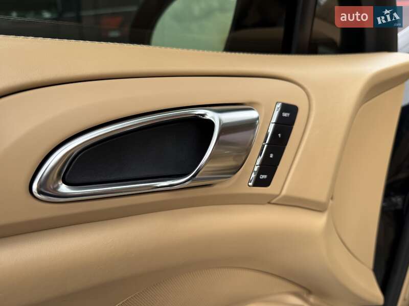 Внедорожник / Кроссовер Porsche Cayenne 2012 в Днепре