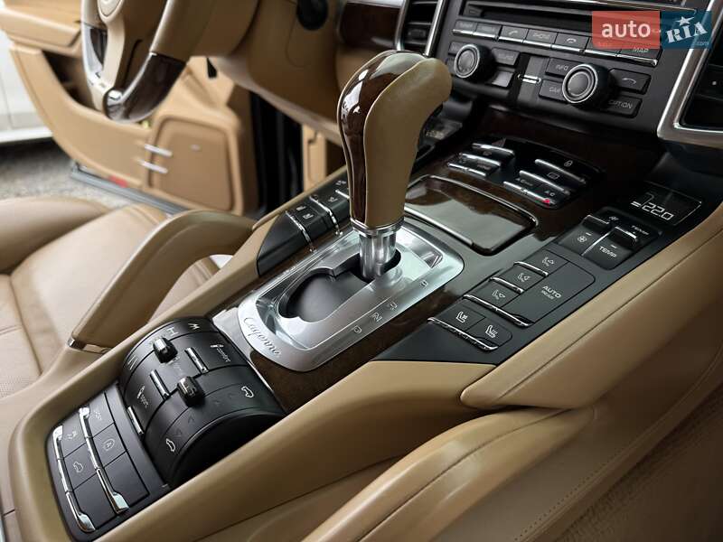 Внедорожник / Кроссовер Porsche Cayenne 2012 в Днепре