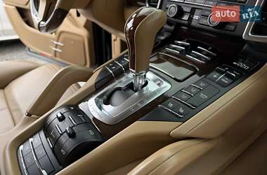 Внедорожник / Кроссовер Porsche Cayenne 2012 в 