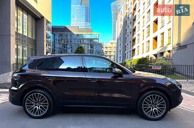 Внедорожник / Кроссовер Porsche Cayenne 2021 в 