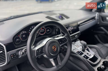 Внедорожник / Кроссовер Porsche Cayenne 2018 в 