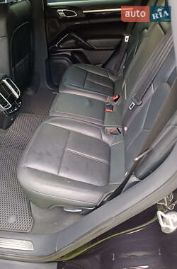 Внедорожник / Кроссовер Porsche Cayenne 2010 в 