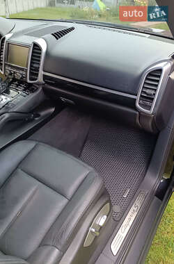 Внедорожник / Кроссовер Porsche Cayenne 2010 в 