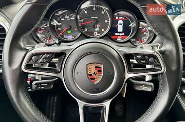 Внедорожник / Кроссовер Porsche Cayenne 2012 в 