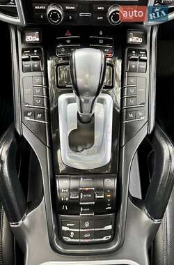 Внедорожник / Кроссовер Porsche Cayenne 2012 в 