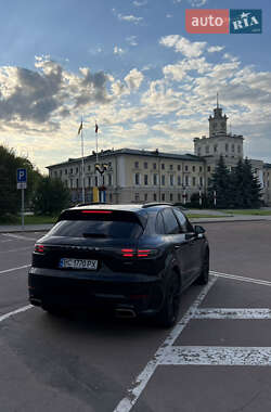 Внедорожник / Кроссовер Porsche Cayenne 2018 в 