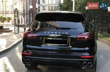 Позашляховик / Кросовер Porsche Cayenne 2015 в 