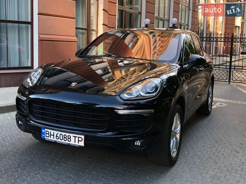 Позашляховик / Кросовер Porsche Cayenne 2015 в 