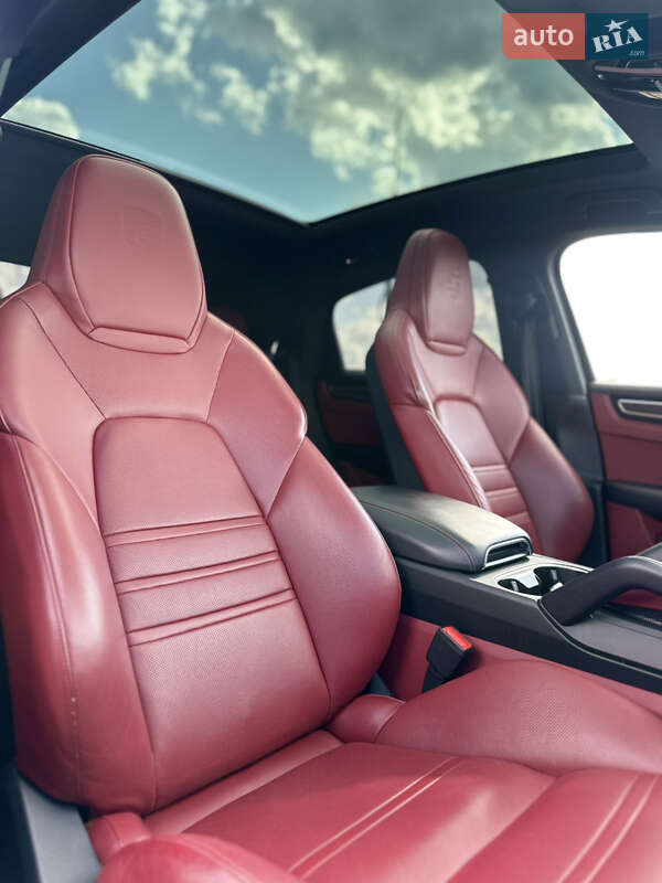 Внедорожник / Кроссовер Porsche Cayenne 2019 в Киеве