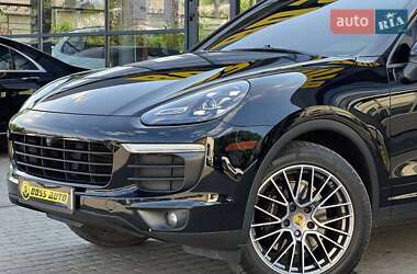 Внедорожник / Кроссовер Porsche Cayenne 2015 в 