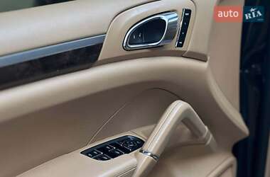 Внедорожник / Кроссовер Porsche Cayenne 2015 в 