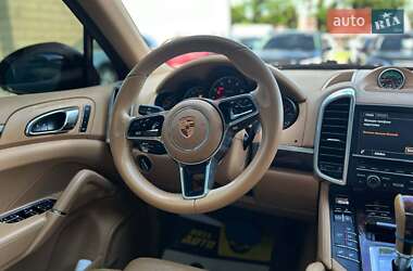 Внедорожник / Кроссовер Porsche Cayenne 2015 в 
