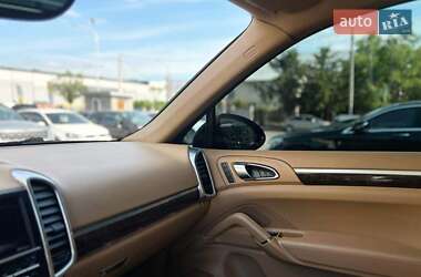 Внедорожник / Кроссовер Porsche Cayenne 2015 в 