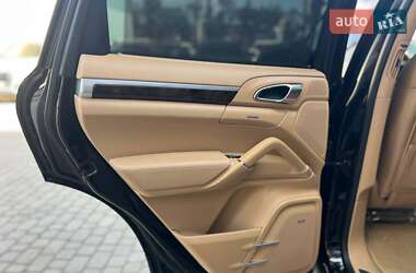 Внедорожник / Кроссовер Porsche Cayenne 2015 в 