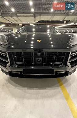 Позашляховик / Кросовер Porsche Cayenne 2024 в 