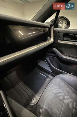 Позашляховик / Кросовер Porsche Cayenne 2024 в 