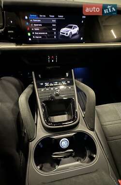 Позашляховик / Кросовер Porsche Cayenne 2024 в 
