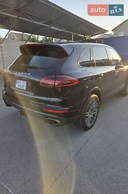 Внедорожник / Кроссовер Porsche Cayenne 2016 в 