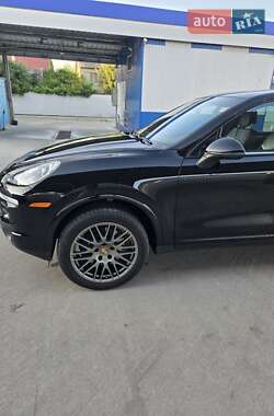 Внедорожник / Кроссовер Porsche Cayenne 2016 в 