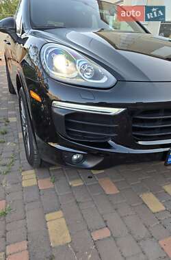 Внедорожник / Кроссовер Porsche Cayenne 2016 в 