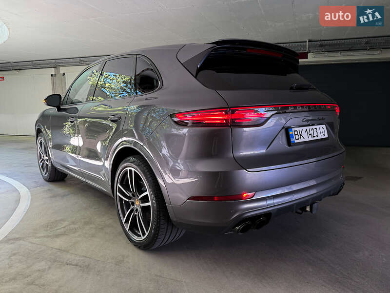 Внедорожник / Кроссовер Porsche Cayenne 2023 в Ровно