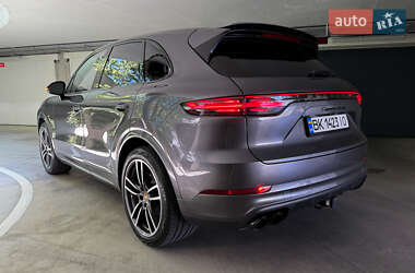 Внедорожник / Кроссовер Porsche Cayenne 2023 в 