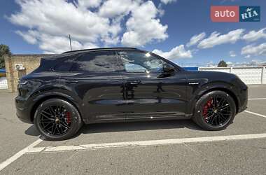 Внедорожник / Кроссовер Porsche Cayenne 2023 в 