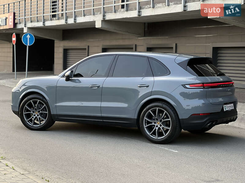 Внедорожник / Кроссовер Porsche Cayenne 2024 в Киеве