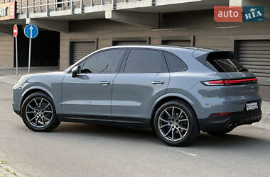 Внедорожник / Кроссовер Porsche Cayenne 2024 в 