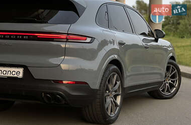 Внедорожник / Кроссовер Porsche Cayenne 2024 в 