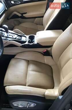 Внедорожник / Кроссовер Porsche Cayenne 2015 в 