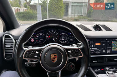 Внедорожник / Кроссовер Porsche Cayenne 2018 в 