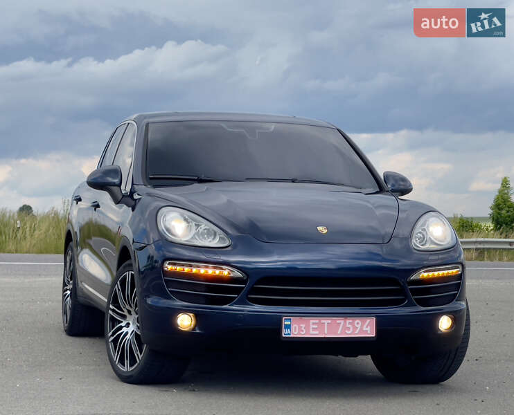 Внедорожник / Кроссовер Porsche Cayenne 2012 в 