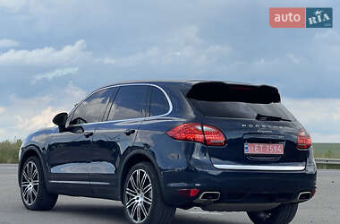 Внедорожник / Кроссовер Porsche Cayenne 2012 в 