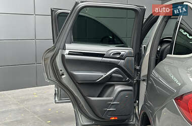 Внедорожник / Кроссовер Porsche Cayenne 2014 в 