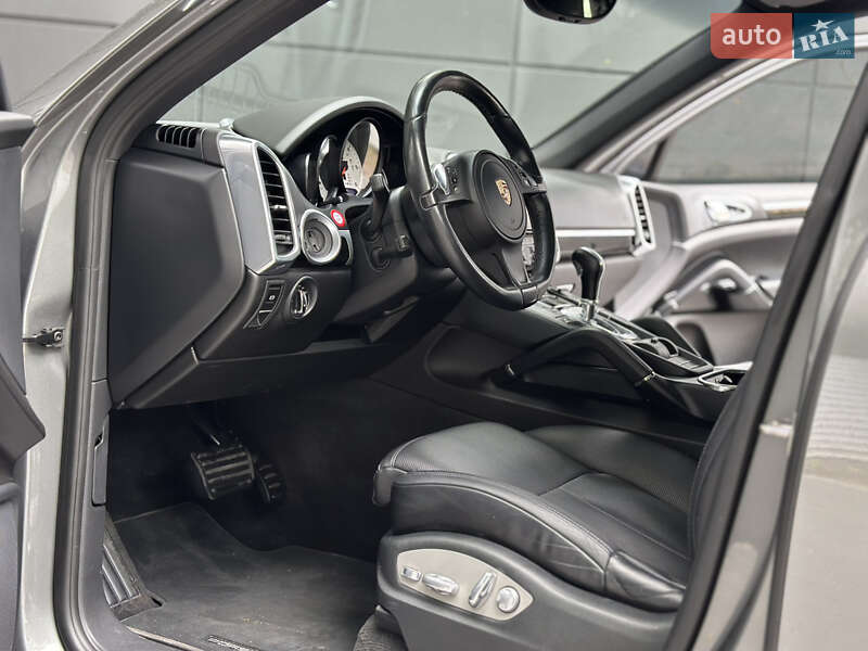 Внедорожник / Кроссовер Porsche Cayenne 2014 в Одессе