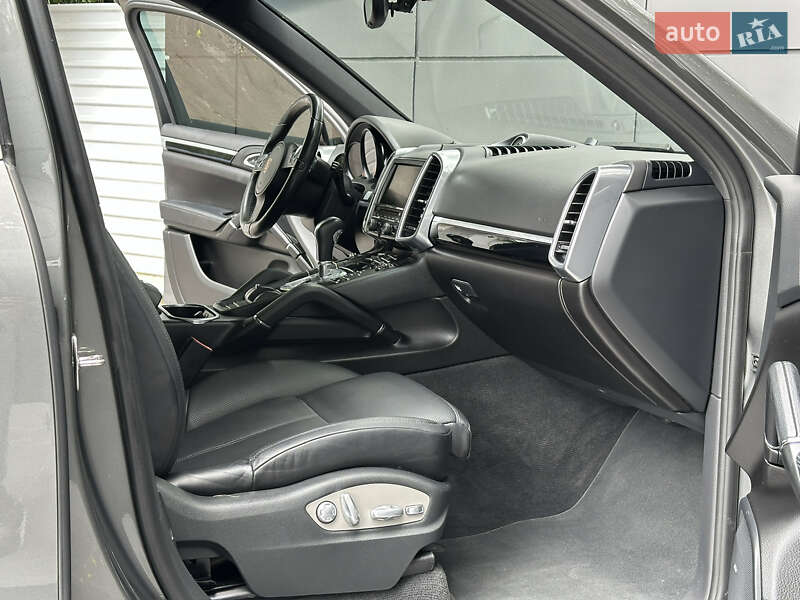 Внедорожник / Кроссовер Porsche Cayenne 2014 в Одессе