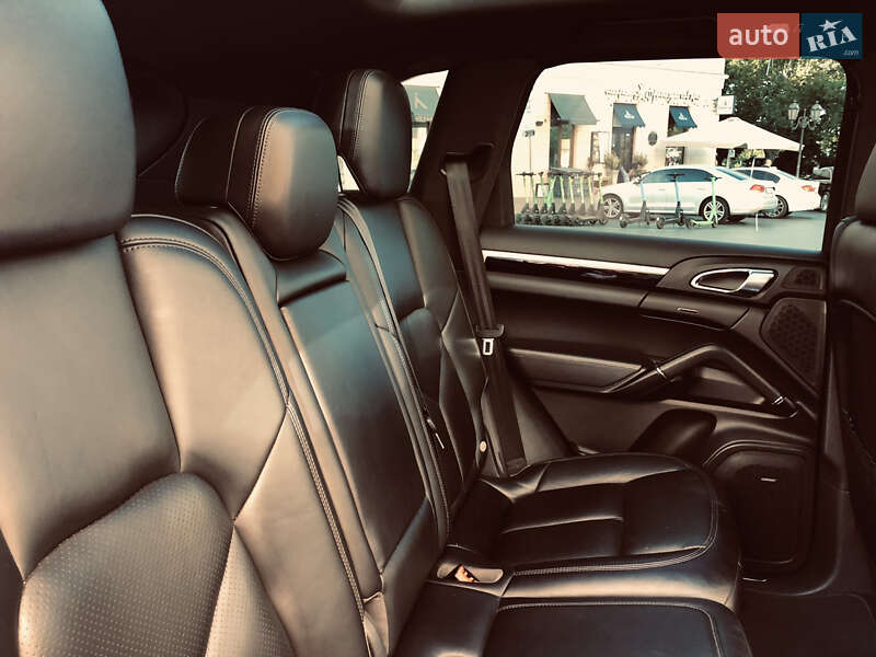 Позашляховик / Кросовер Porsche Cayenne 2015 в Одесі