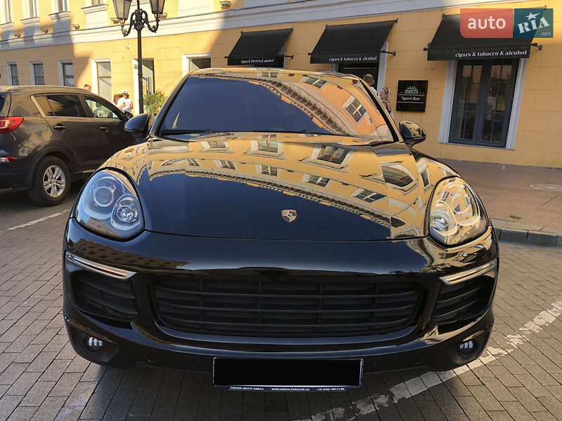 Позашляховик / Кросовер Porsche Cayenne 2015 в Одесі