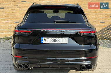 Внедорожник / Кроссовер Porsche Cayenne 2021 в 