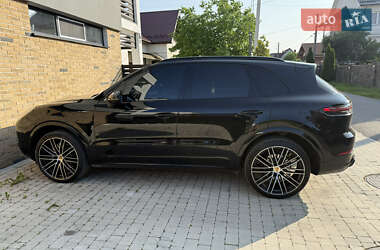 Внедорожник / Кроссовер Porsche Cayenne 2021 в 
