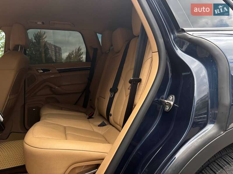Внедорожник / Кроссовер Porsche Cayenne 2013 в Киеве