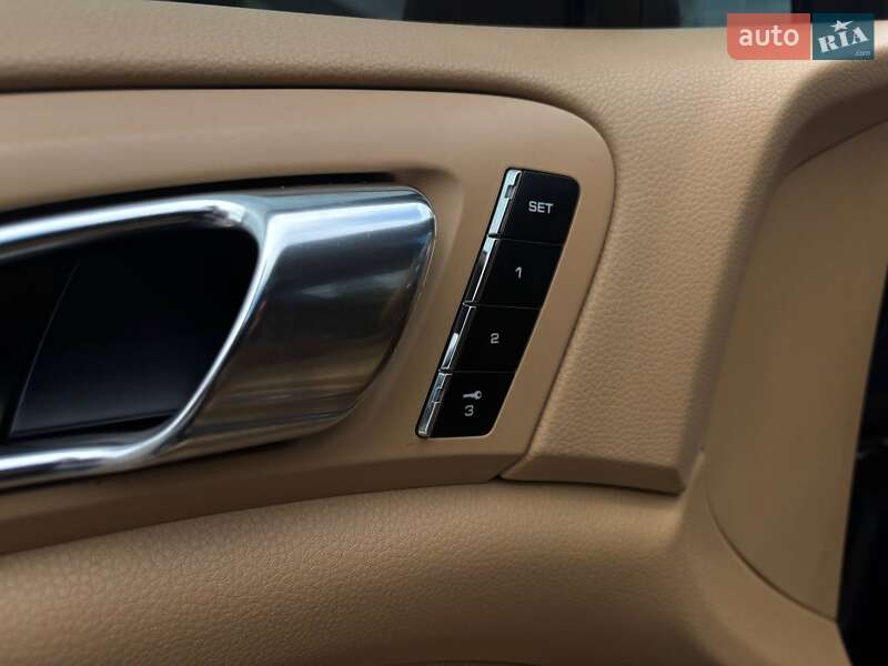 Внедорожник / Кроссовер Porsche Cayenne 2013 в Киеве
