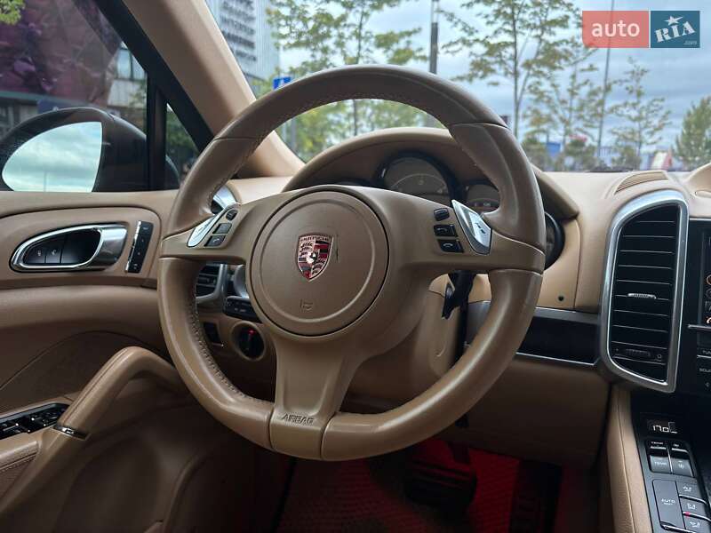 Внедорожник / Кроссовер Porsche Cayenne 2013 в Киеве