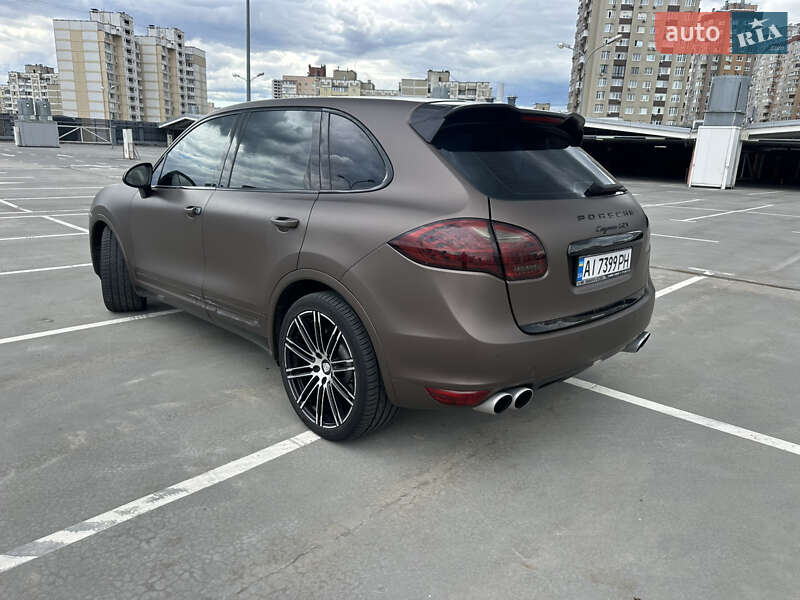 Внедорожник / Кроссовер Porsche Cayenne 2010 в Киеве