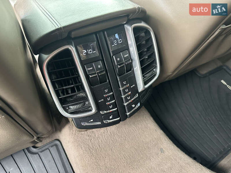 Внедорожник / Кроссовер Porsche Cayenne 2010 в Киеве